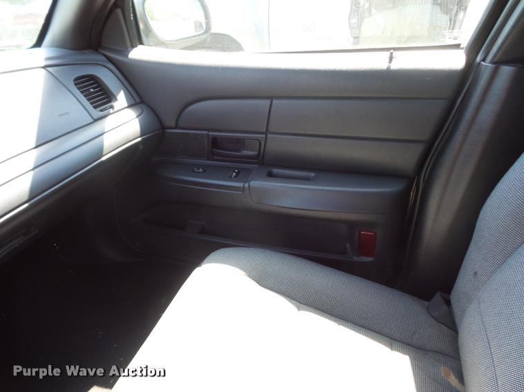 image for item DJ9569 2006 Ford Crown Victoria Police Interceptor