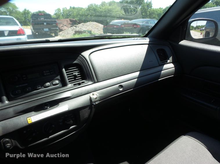 image for item DJ9569 2006 Ford Crown Victoria Police Interceptor