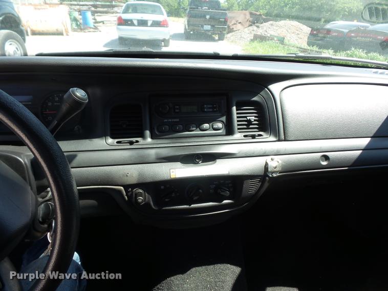 image for item DJ9569 2006 Ford Crown Victoria Police Interceptor