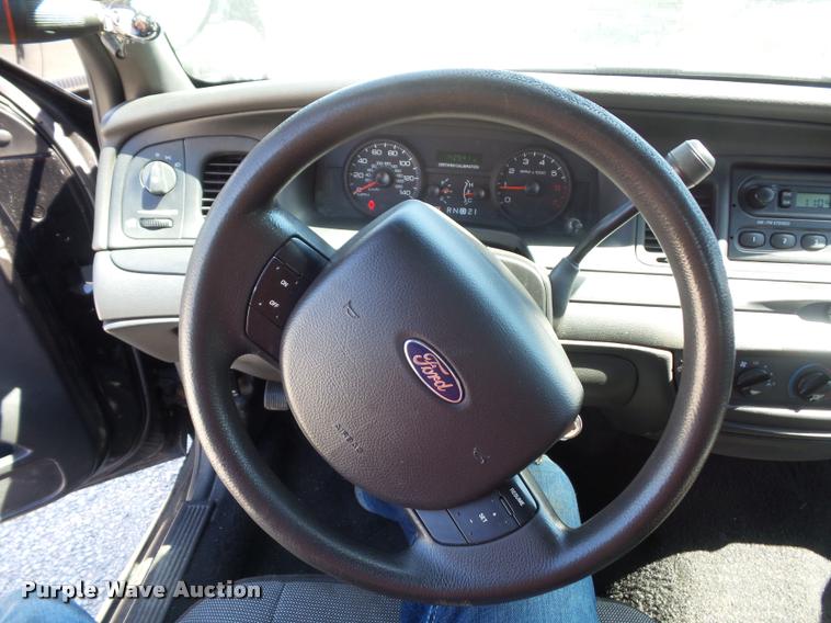 image for item DJ9569 2006 Ford Crown Victoria Police Interceptor