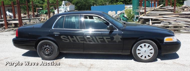 image for item DJ9570 2006 Ford Crown Victoria Police Interceptor