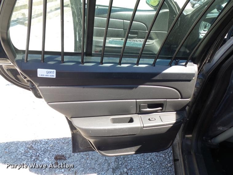 image for item DJ9570 2006 Ford Crown Victoria Police Interceptor