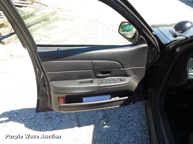 image for item DJ9570 2006 Ford Crown Victoria Police Interceptor