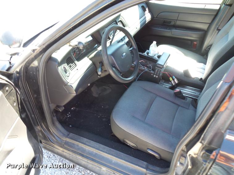 image for item DJ9570 2006 Ford Crown Victoria Police Interceptor