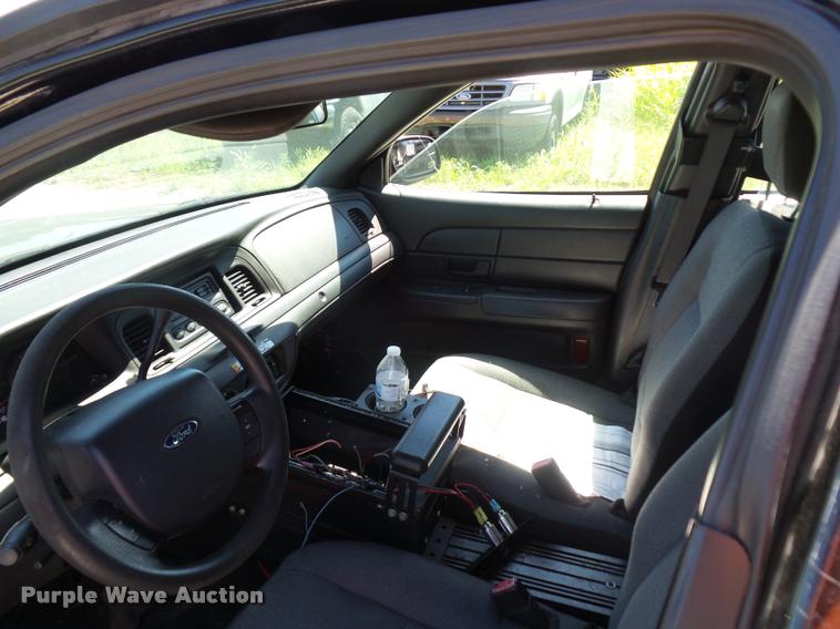 image for item DJ9570 2006 Ford Crown Victoria Police Interceptor