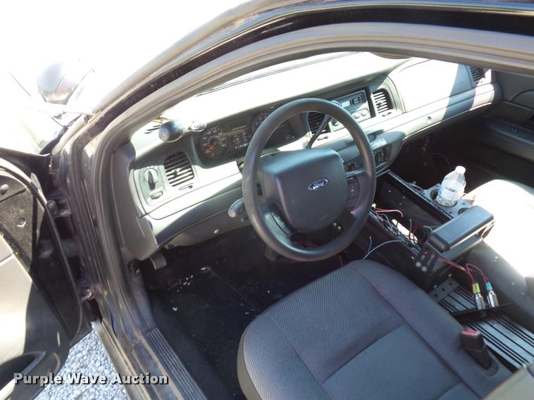 image for item DJ9570 2006 Ford Crown Victoria Police Interceptor