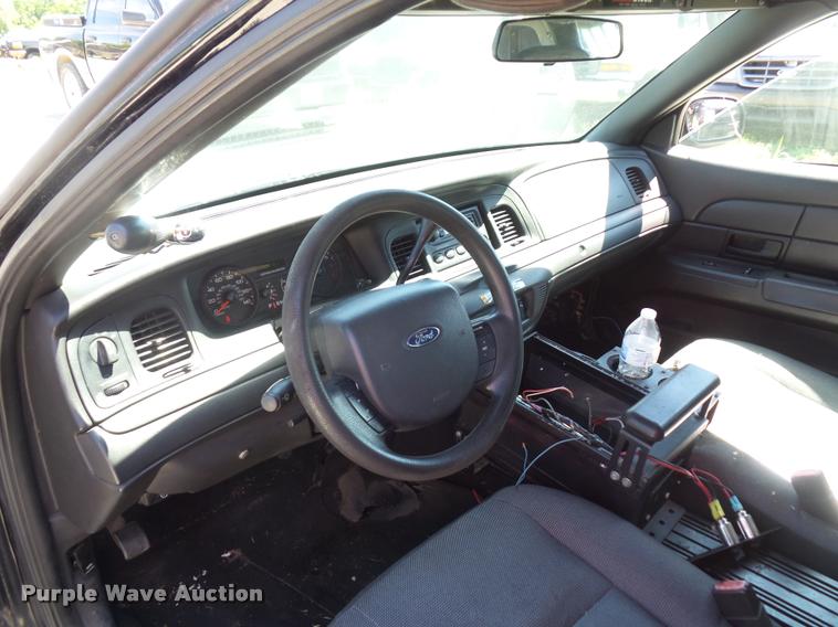 image for item DJ9570 2006 Ford Crown Victoria Police Interceptor
