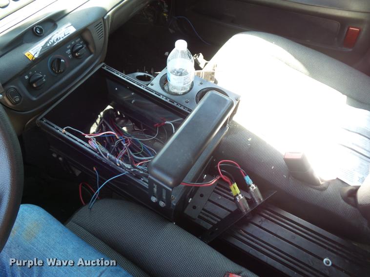 image for item DJ9570 2006 Ford Crown Victoria Police Interceptor