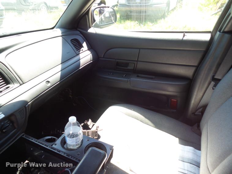 image for item DJ9570 2006 Ford Crown Victoria Police Interceptor