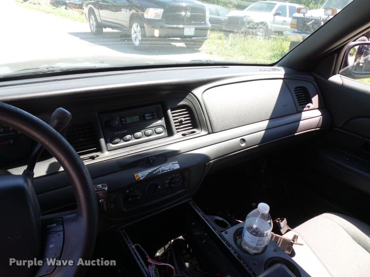 image for item DJ9570 2006 Ford Crown Victoria Police Interceptor