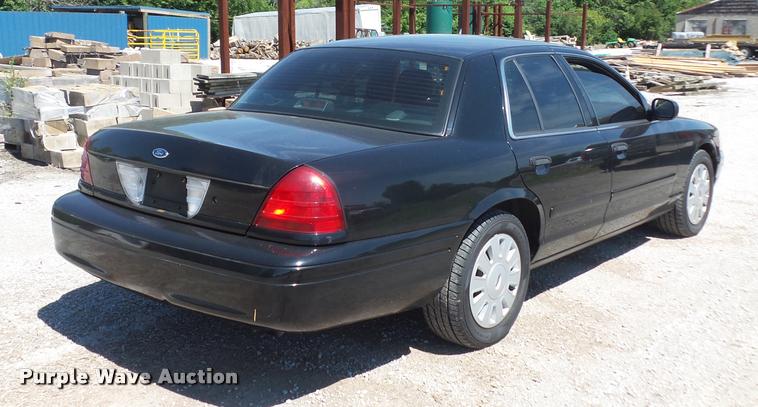 image for item DJ9571 2006 Ford Crown Victoria Police Interceptor