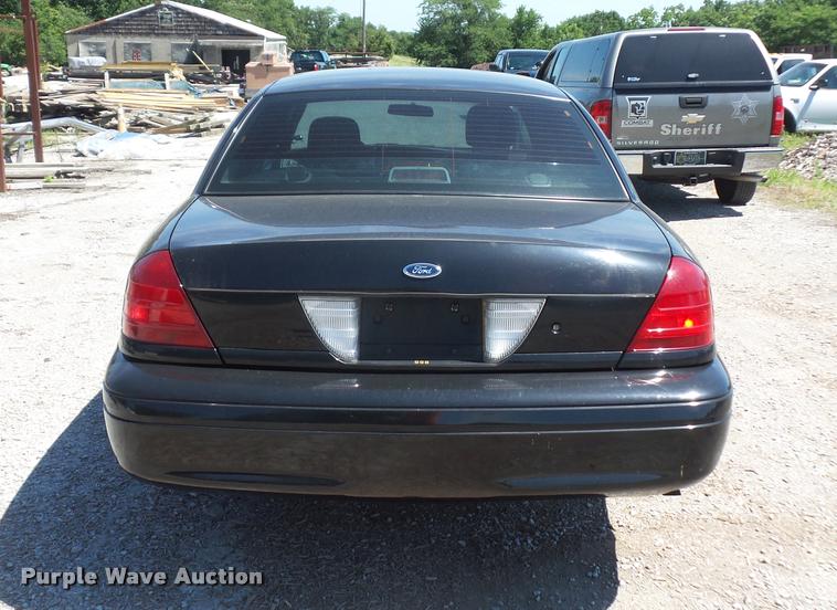 image for item DJ9571 2006 Ford Crown Victoria Police Interceptor