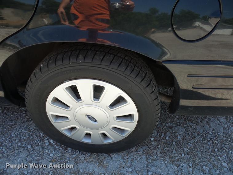 image for item DJ9571 2006 Ford Crown Victoria Police Interceptor