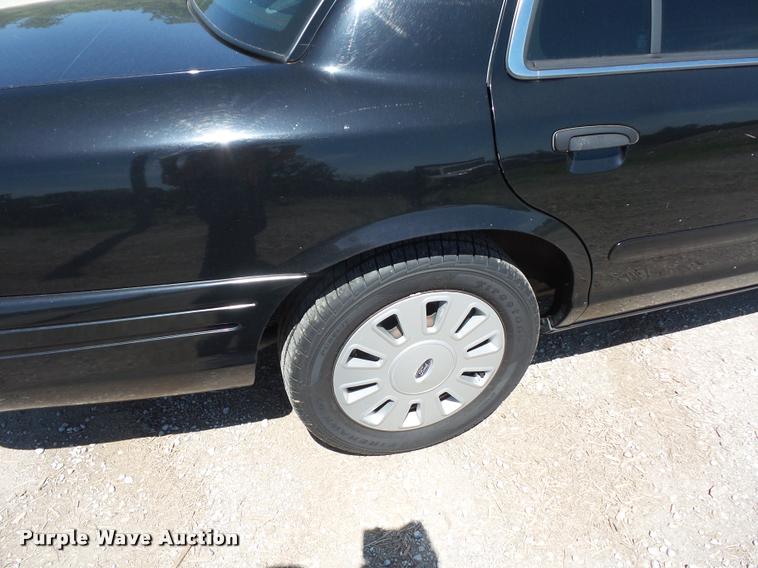 image for item DJ9571 2006 Ford Crown Victoria Police Interceptor