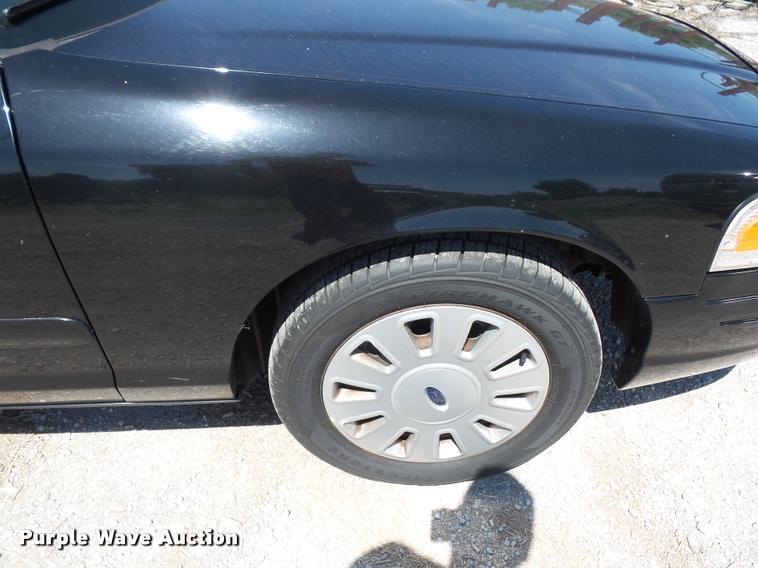 image for item DJ9571 2006 Ford Crown Victoria Police Interceptor
