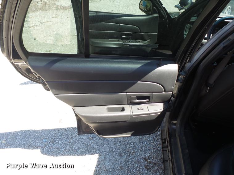 image for item DJ9571 2006 Ford Crown Victoria Police Interceptor