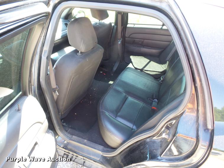 image for item DJ9571 2006 Ford Crown Victoria Police Interceptor