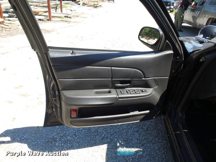 image for item DJ9571 2006 Ford Crown Victoria Police Interceptor