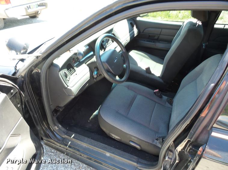 image for item DJ9571 2006 Ford Crown Victoria Police Interceptor