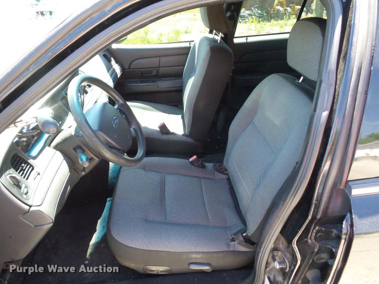 image for item DJ9571 2006 Ford Crown Victoria Police Interceptor