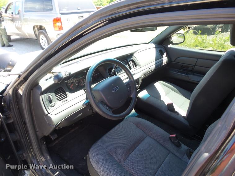 image for item DJ9571 2006 Ford Crown Victoria Police Interceptor