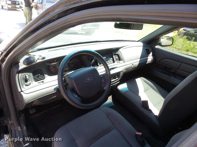 image for item DJ9571 2006 Ford Crown Victoria Police Interceptor