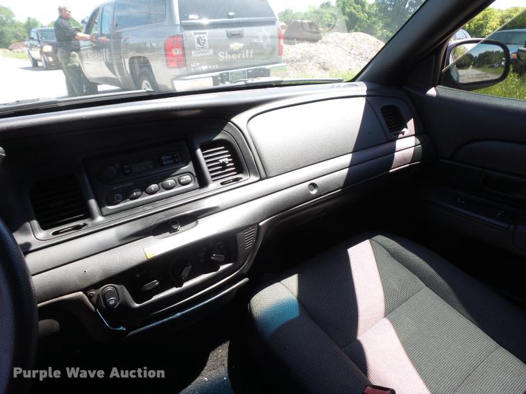 image for item DJ9571 2006 Ford Crown Victoria Police Interceptor