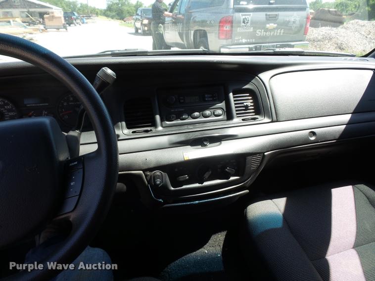 image for item DJ9571 2006 Ford Crown Victoria Police Interceptor