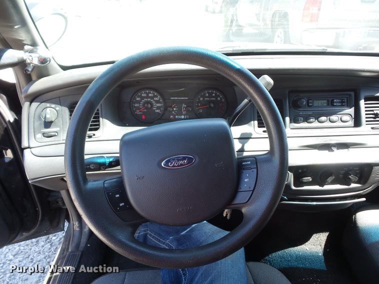 image for item DJ9571 2006 Ford Crown Victoria Police Interceptor