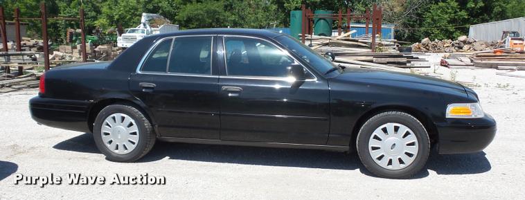 image for item DJ9572 2006 Ford Crown Victoria Police Interceptor