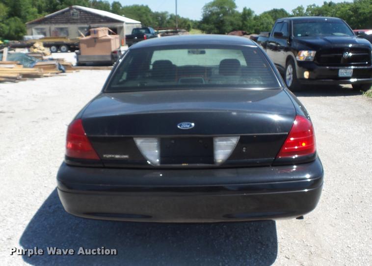 image for item DJ9572 2006 Ford Crown Victoria Police Interceptor