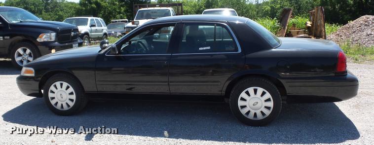 image for item DJ9572 2006 Ford Crown Victoria Police Interceptor