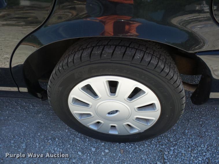 image for item DJ9572 2006 Ford Crown Victoria Police Interceptor