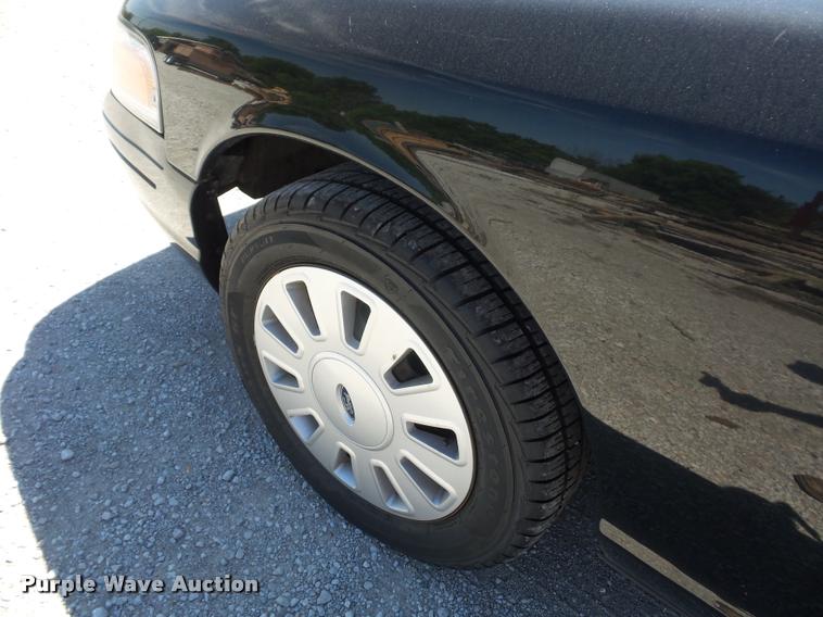 image for item DJ9572 2006 Ford Crown Victoria Police Interceptor