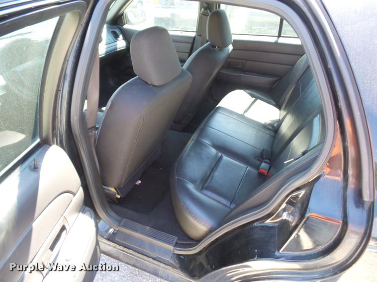 image for item DJ9572 2006 Ford Crown Victoria Police Interceptor