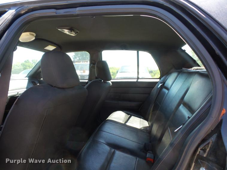 image for item DJ9572 2006 Ford Crown Victoria Police Interceptor