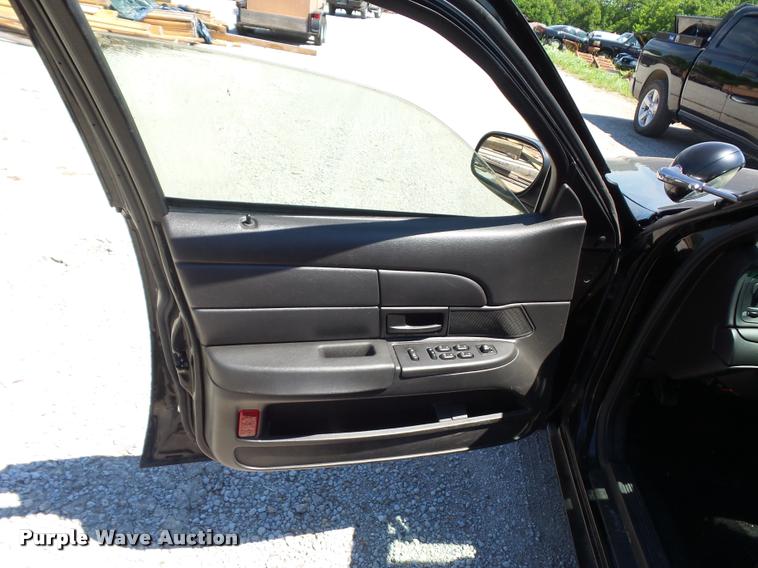 image for item DJ9572 2006 Ford Crown Victoria Police Interceptor