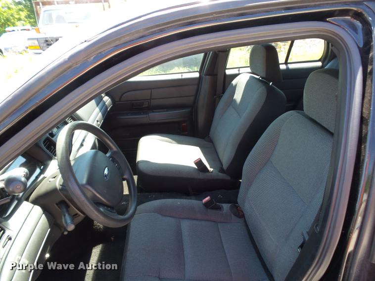 image for item DJ9572 2006 Ford Crown Victoria Police Interceptor