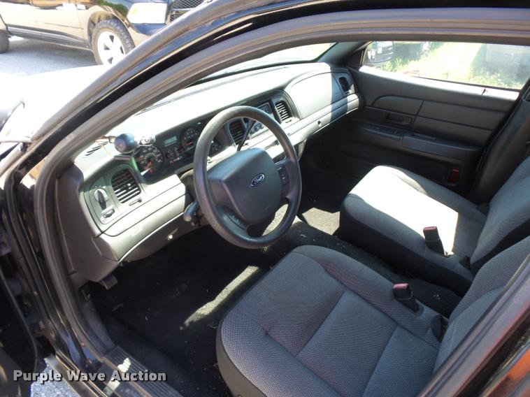 image for item DJ9572 2006 Ford Crown Victoria Police Interceptor