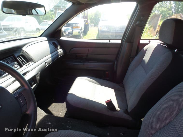 image for item DJ9572 2006 Ford Crown Victoria Police Interceptor