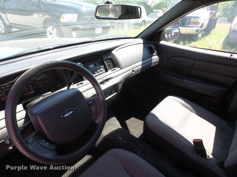 image for item DJ9572 2006 Ford Crown Victoria Police Interceptor