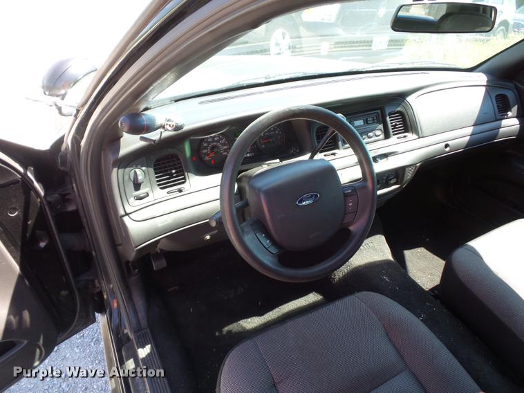 image for item DJ9572 2006 Ford Crown Victoria Police Interceptor