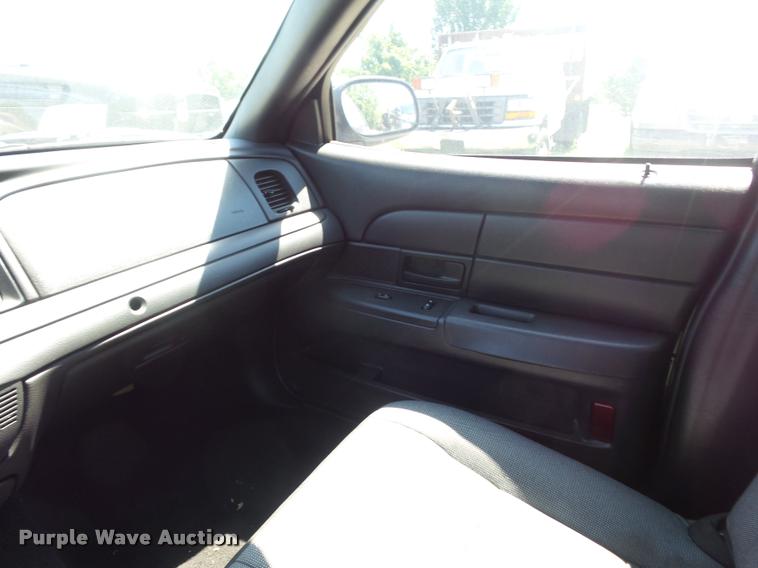 image for item DJ9572 2006 Ford Crown Victoria Police Interceptor