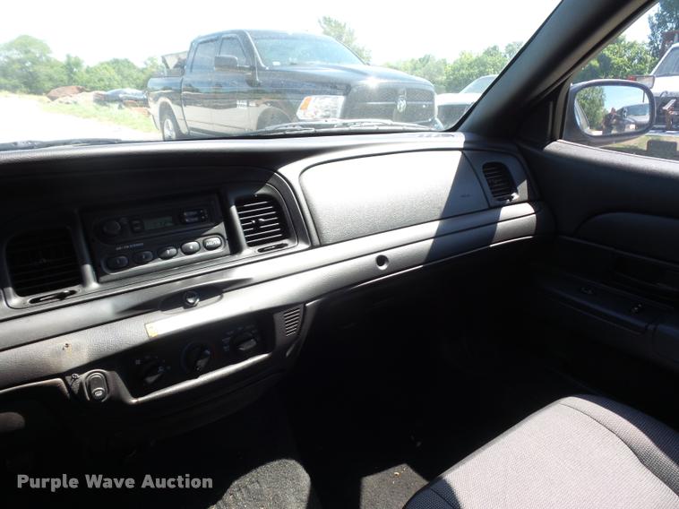 image for item DJ9572 2006 Ford Crown Victoria Police Interceptor