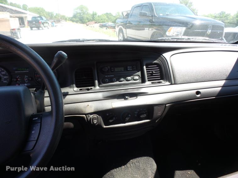 image for item DJ9572 2006 Ford Crown Victoria Police Interceptor