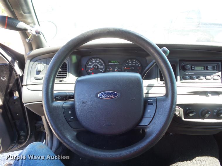 image for item DJ9572 2006 Ford Crown Victoria Police Interceptor