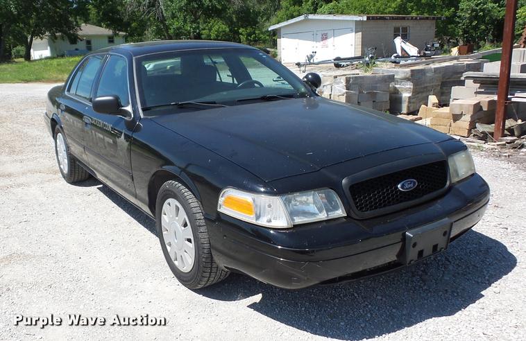 image for item DJ9573 2006 Ford Crown Victoria Police Interceptor