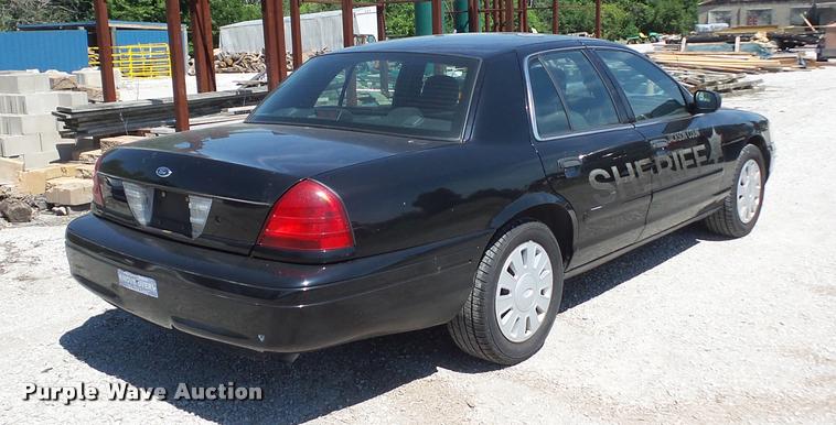 image for item DJ9573 2006 Ford Crown Victoria Police Interceptor