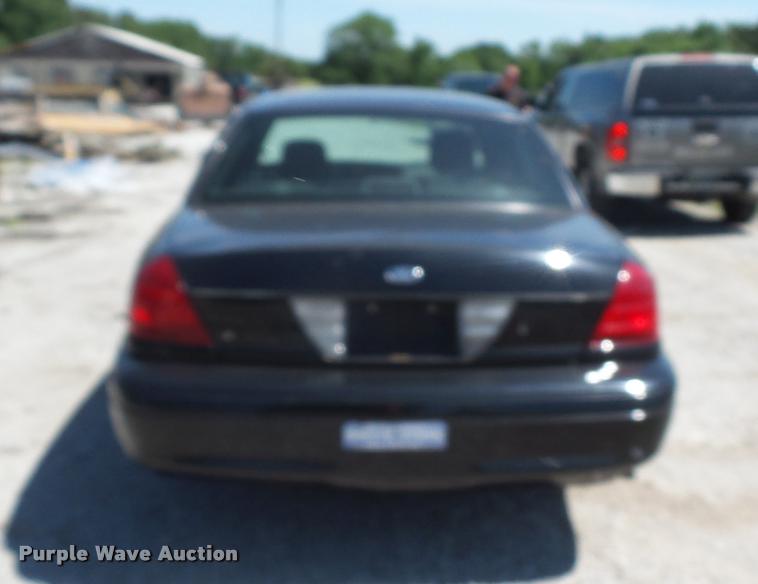 image for item DJ9573 2006 Ford Crown Victoria Police Interceptor