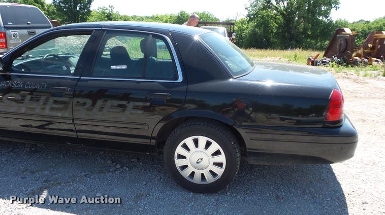 image for item DJ9573 2006 Ford Crown Victoria Police Interceptor